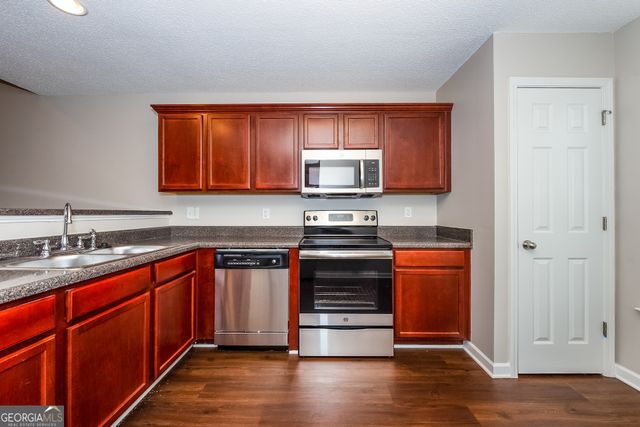 316 Lauren Drive, Fairburn, GA 30213