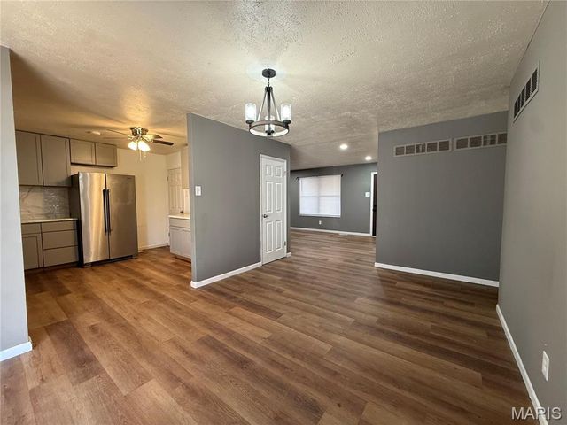 601 Wickford Way, Ballwin, MO 63021