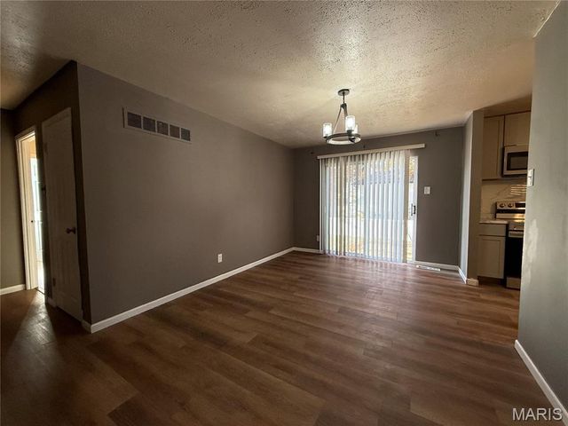 601 Wickford Way, Ballwin, MO 63021