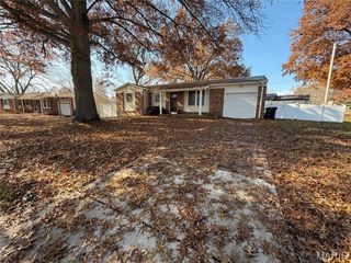 601 Wickford Way, Ballwin, MO 63021