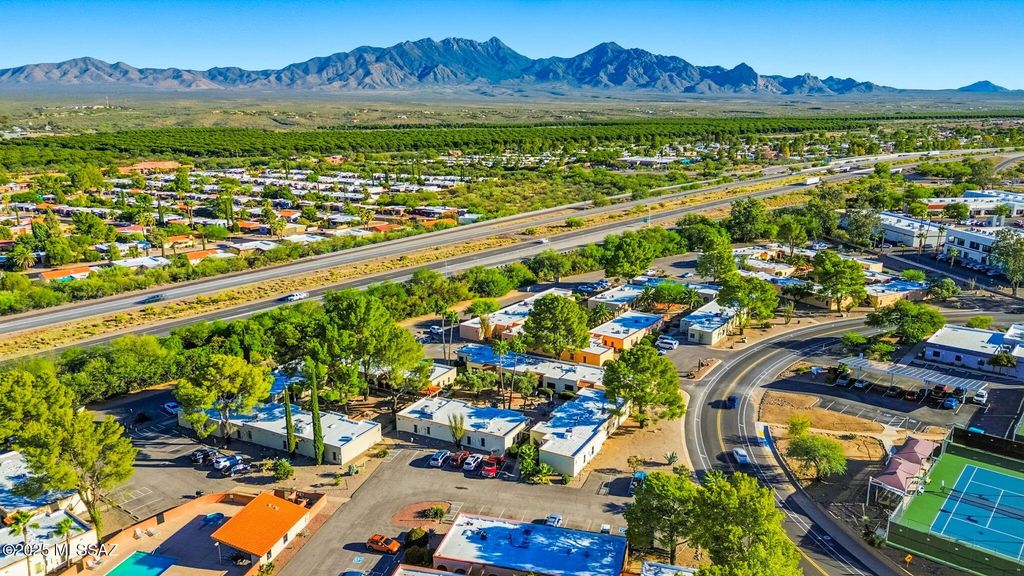 1011 S Calle De Las Casitas, Green Valley, AZ 85614