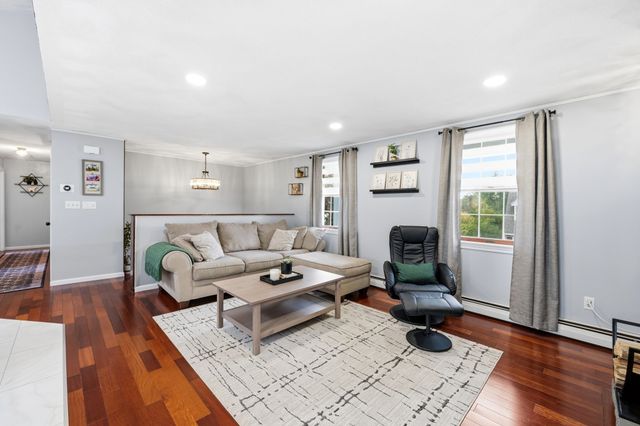 17 Dundee St, Lowell, MA 01850