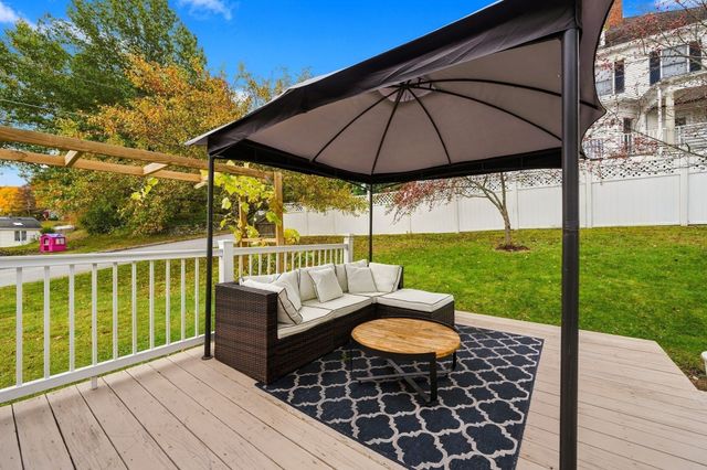 17 Dundee St, Lowell, MA 01850