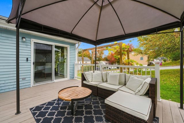 17 Dundee St, Lowell, MA 01850
