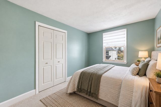 17 Dundee St, Lowell, MA 01850