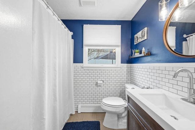 17 Dundee St, Lowell, MA 01850