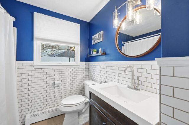 17 Dundee St, Lowell, MA 01850
