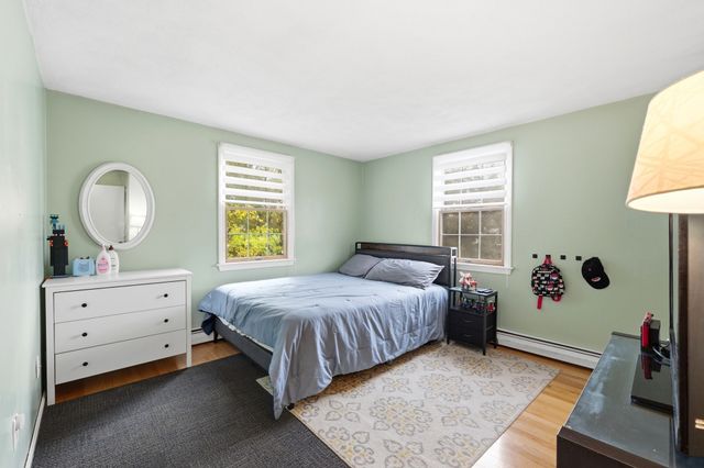 17 Dundee St, Lowell, MA 01850