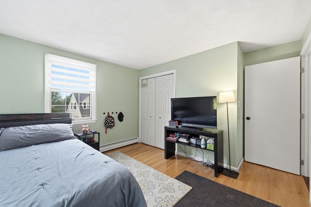 17 Dundee St, Lowell, MA 01850