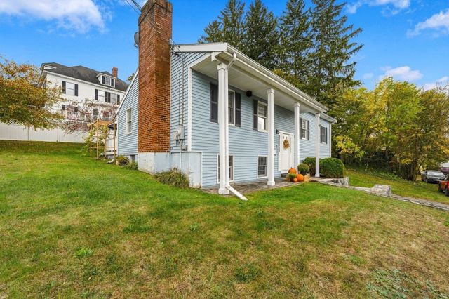 17 Dundee St, Lowell, MA 01850