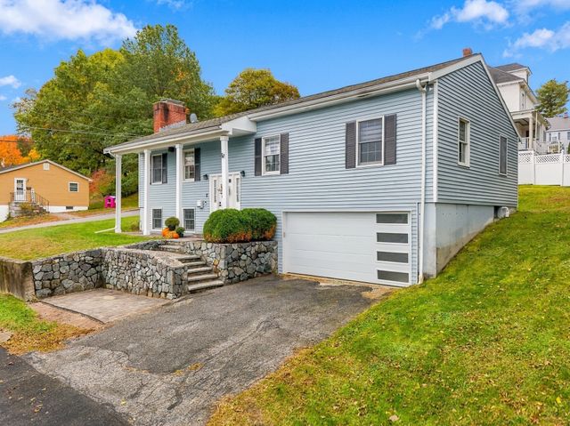 17 Dundee St, Lowell, MA 01850