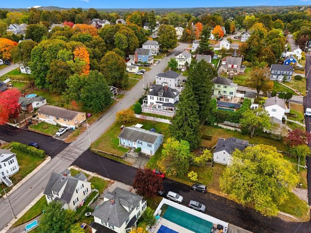 17 Dundee St, Lowell, MA 01850