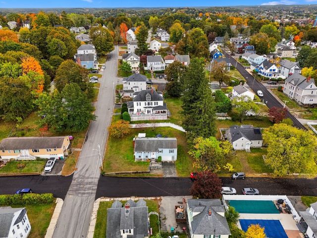 17 Dundee St, Lowell, MA 01850