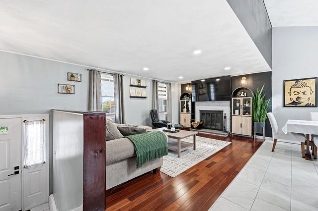 17 Dundee St, Lowell, MA 01850