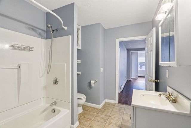 14 Pleasant St A, Franklin, MA 02038