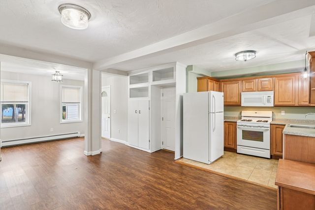 14 Pleasant St A, Franklin, MA 02038