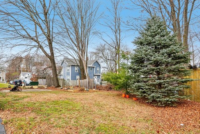 14 Pleasant St A, Franklin, MA 02038