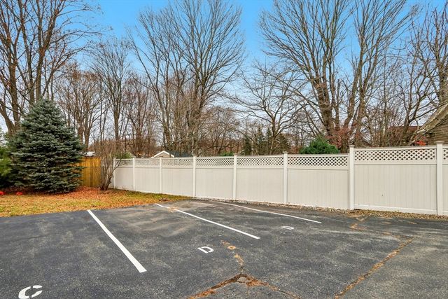 14 Pleasant St A, Franklin, MA 02038