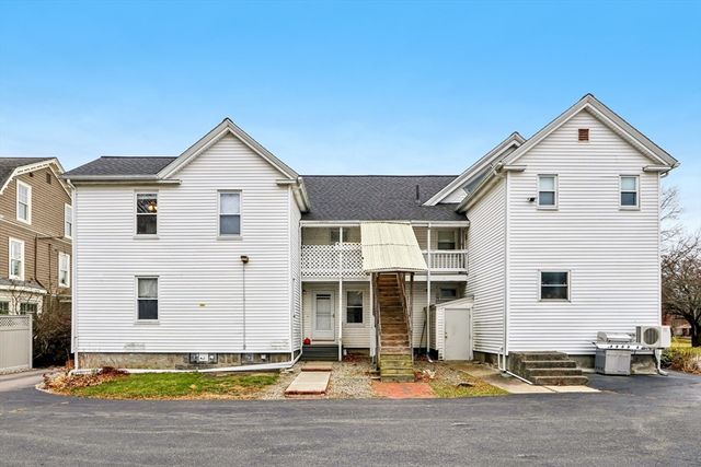 14 Pleasant St A, Franklin, MA 02038