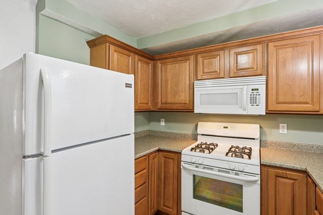 14 Pleasant St A, Franklin, MA 02038