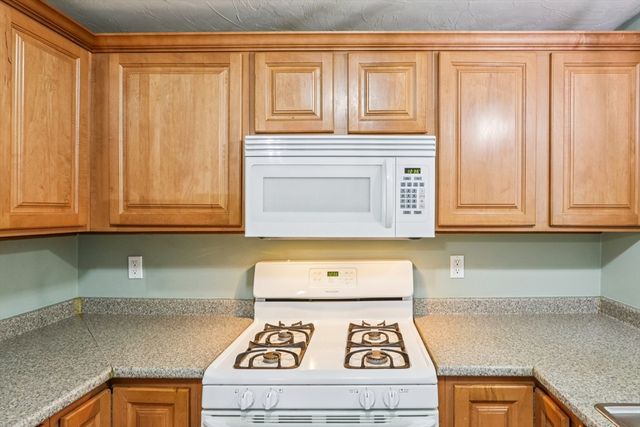 14 Pleasant St A, Franklin, MA 02038