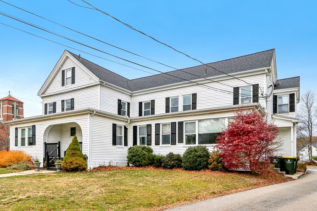 14 Pleasant St A, Franklin, MA 02038