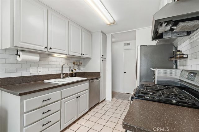 700 W La Veta M3, Orange, CA 92868