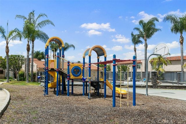 700 W La Veta M3, Orange, CA 92868