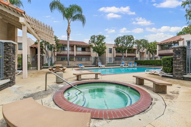 700 W La Veta M3, Orange, CA 92868
