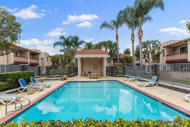 700 W La Veta M3, Orange, CA 92868