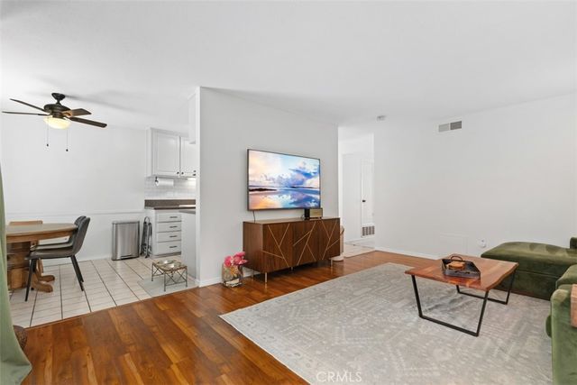 700 W La Veta M3, Orange, CA 92868