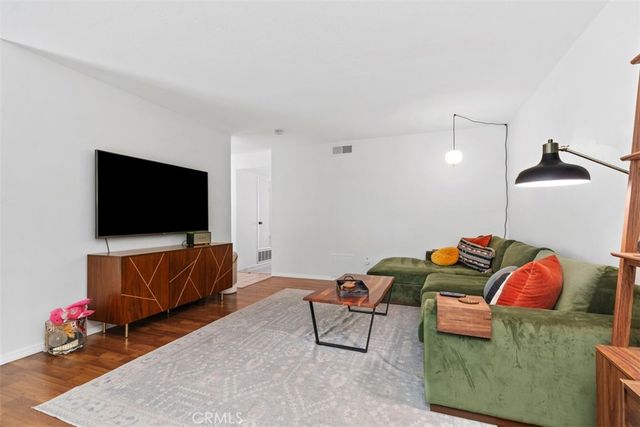 700 W La Veta M3, Orange, CA 92868