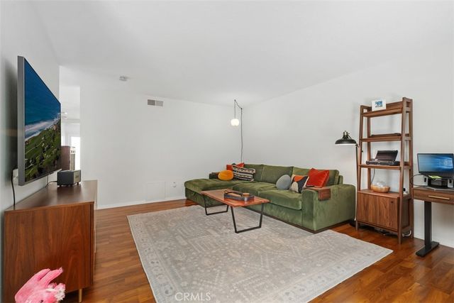 700 W La Veta M3, Orange, CA 92868