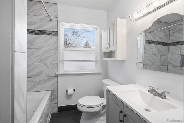 242 Preston Avenue, Waterford Charter Township, MI 48328