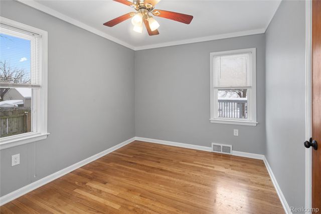 242 Preston Avenue, Waterford Charter Township, MI 48328