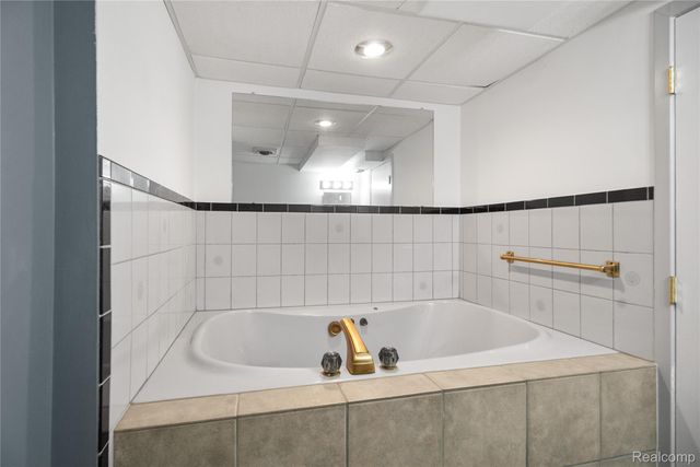 242 Preston Avenue, Waterford Charter Township, MI 48328