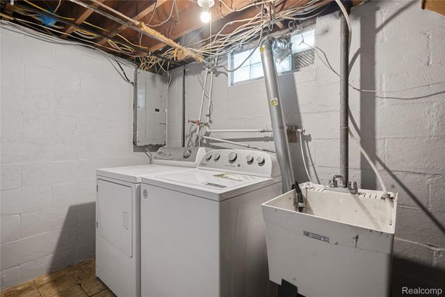 242 Preston Avenue, Waterford Charter Township, MI 48328