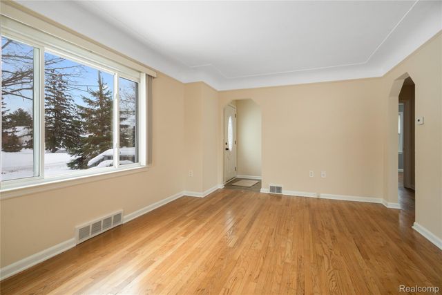 242 Preston Avenue, Waterford Charter Township, MI 48328