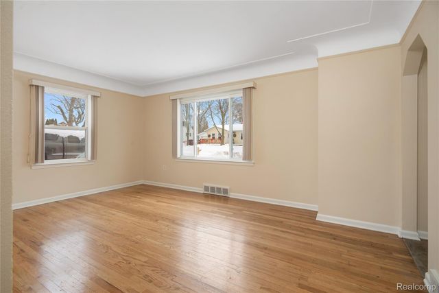 242 Preston Avenue, Waterford Charter Township, MI 48328