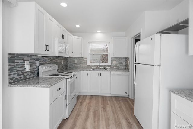 242 Preston Avenue, Waterford Charter Township, MI 48328