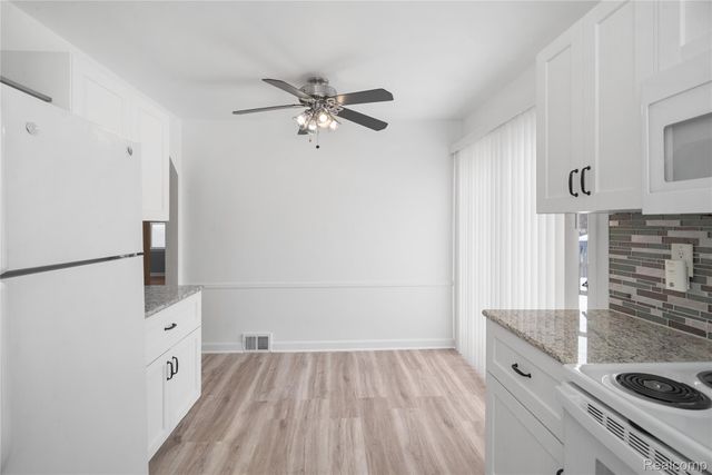 242 Preston Avenue, Waterford Charter Township, MI 48328