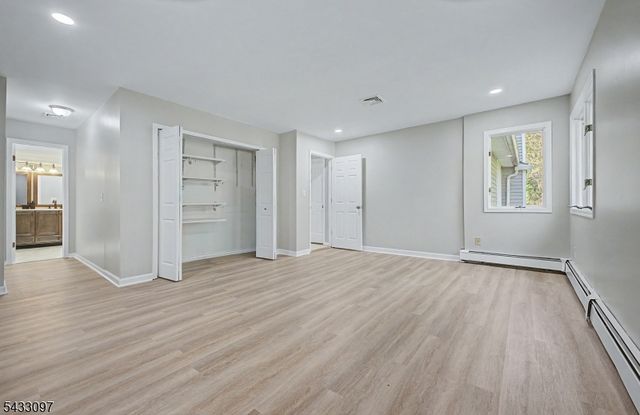22 Flynn Pl, Wayne Twp., NJ 07470