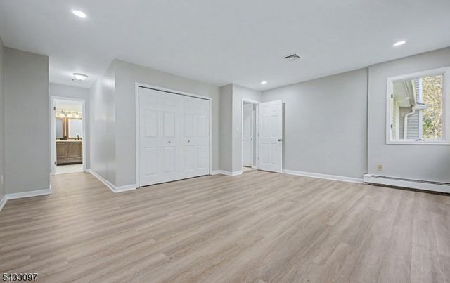 22 Flynn Pl, Wayne Twp., NJ 07470