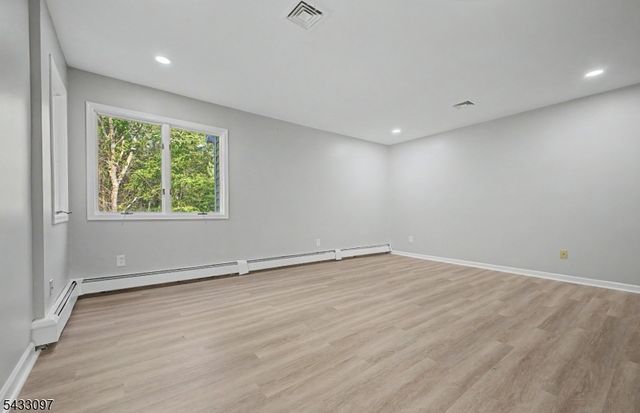 22 Flynn Pl, Wayne Twp., NJ 07470