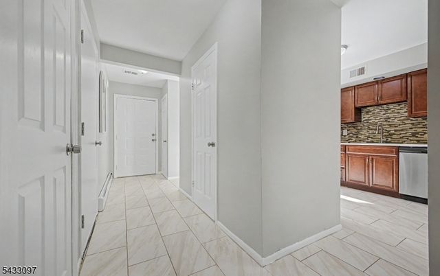 22 Flynn Pl, Wayne Twp., NJ 07470