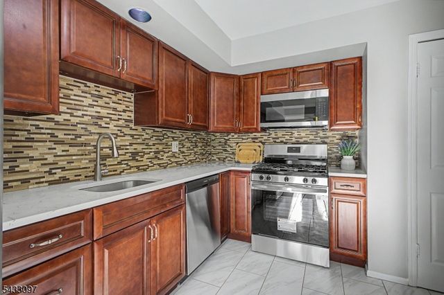 22 Flynn Pl, Wayne Twp., NJ 07470