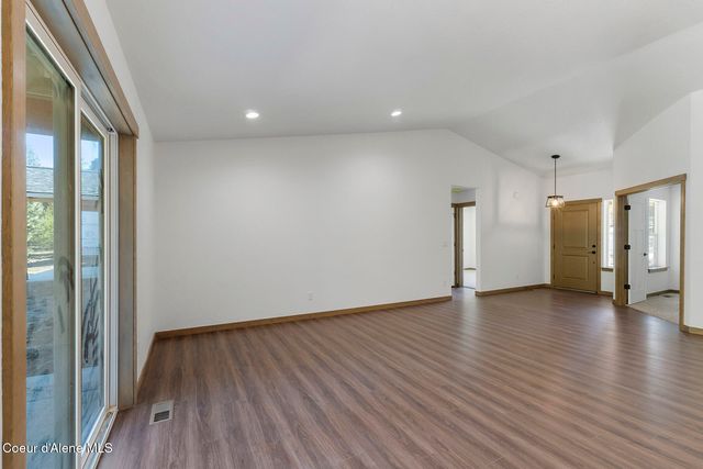 866 E Valley St S, Oldtown, ID 83822