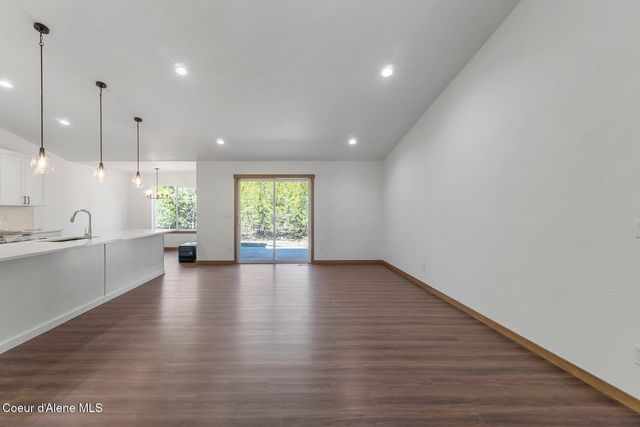 866 E Valley St S, Oldtown, ID 83822