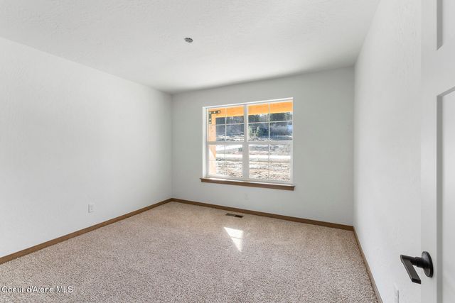 866 E Valley St S, Oldtown, ID 83822