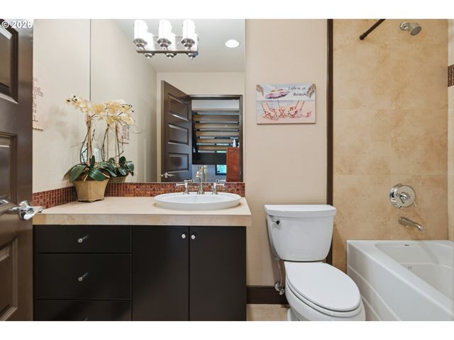 8008 Se EVERGREEN Hwy, Vancouver, WA 98664